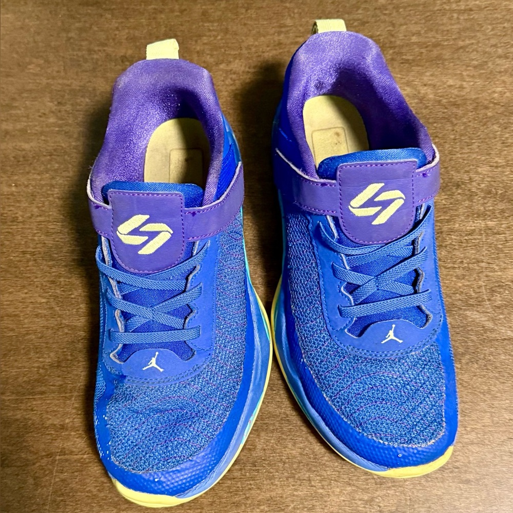 Nike Jordan Luka 1 Unisex Shoes. Size 3 big kid. Gently used. Good condition. - Picture 3 of 10